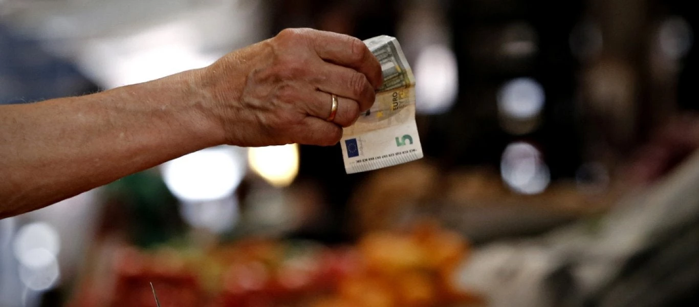Συντάξεις: «Βόμβα» από τον ΕΦΚΑ με μεγαλύτερες μειώσεις για συνταξιούχους ΔΕΚΟ, Τραπεζών και Οργανισμών του Δημοσίου